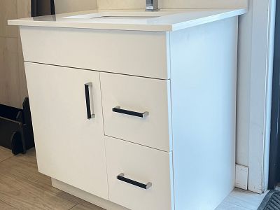 Pacific White Combo w/ Cut to Size Top & Bello Faucet